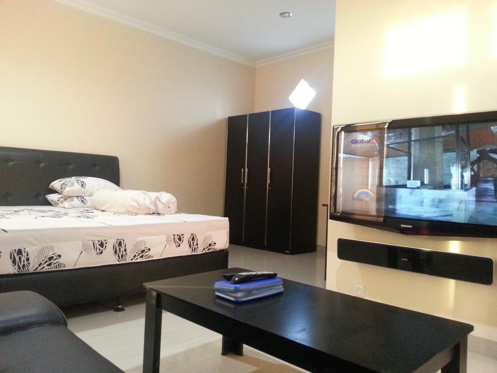 Discovery Homestay Makassar Eksteriør billede