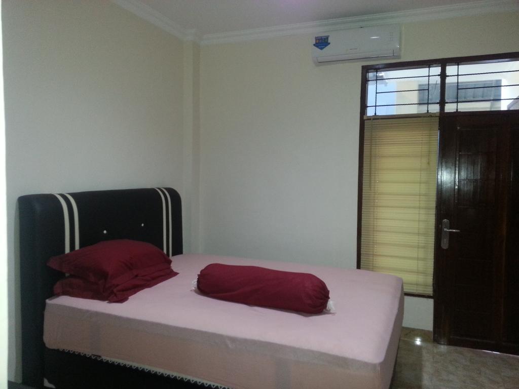 Discovery Homestay Makassar Eksteriør billede