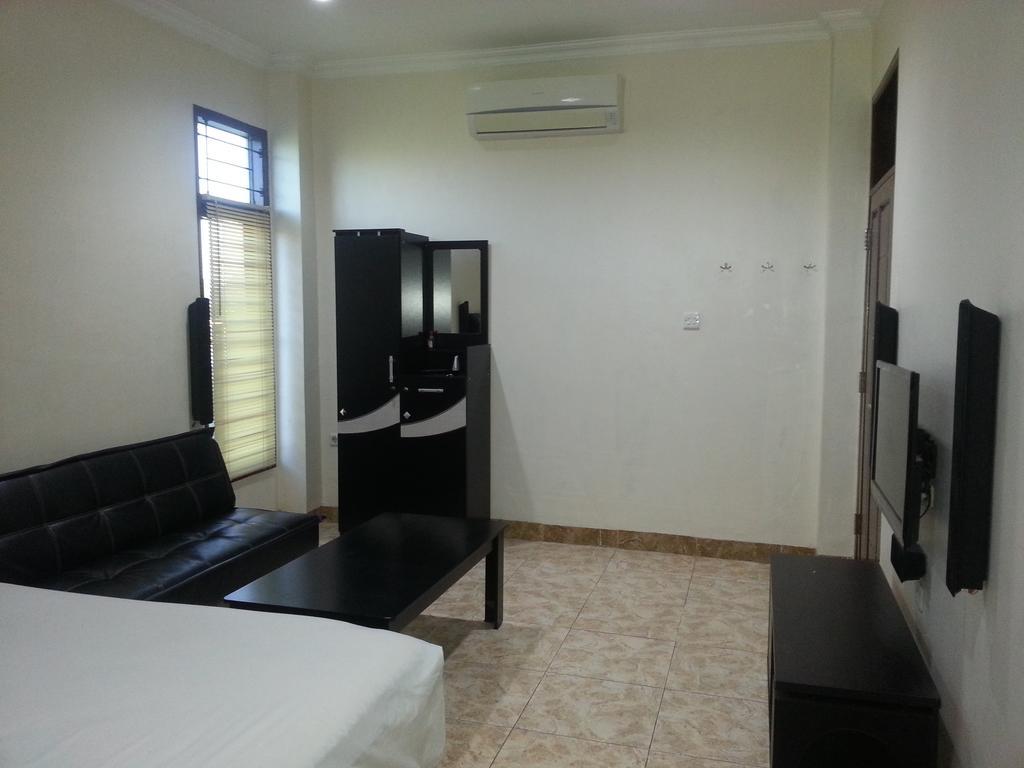 Discovery Homestay Makassar Eksteriør billede